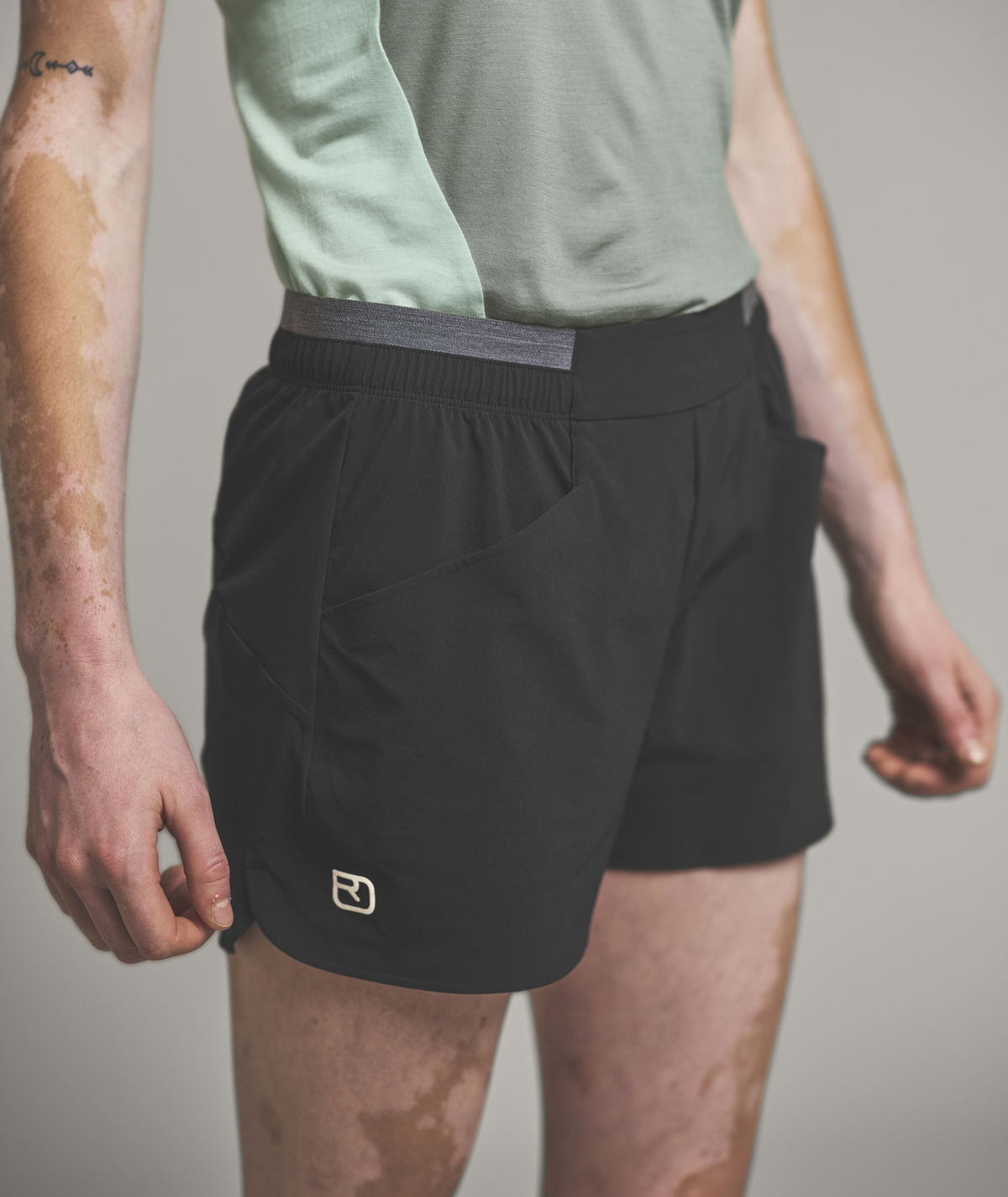 Trace Shorts W